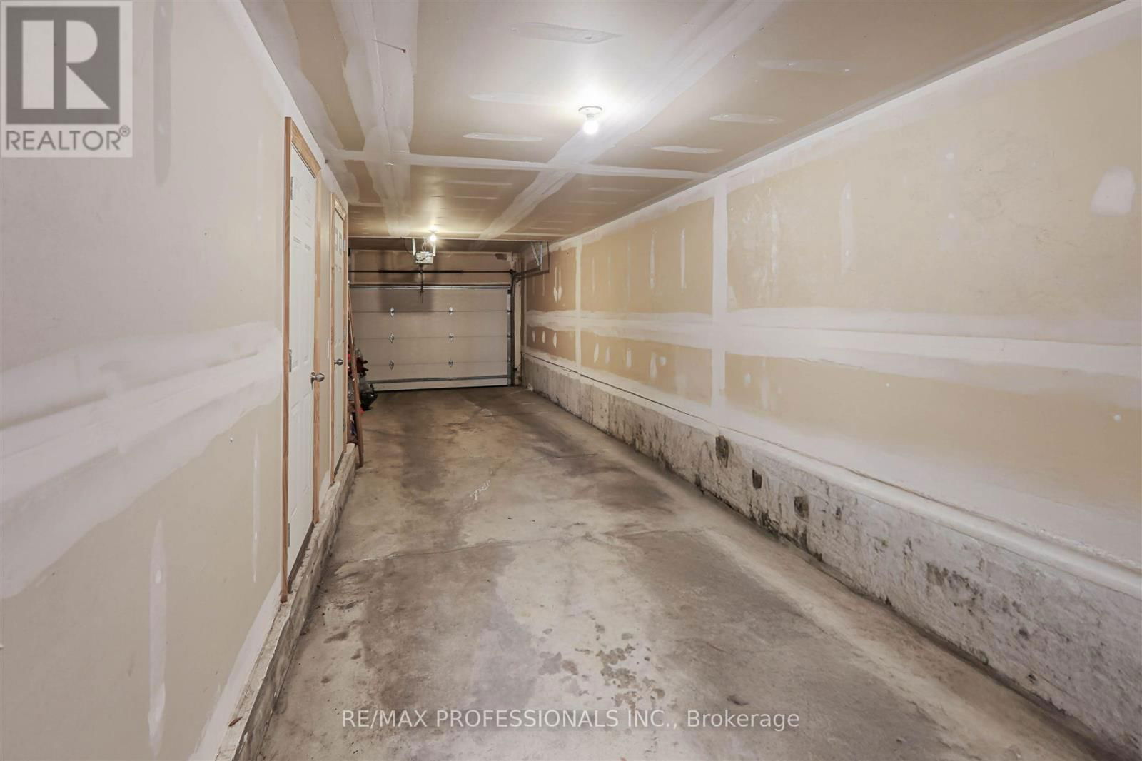 1854 BURNHAMTHORPE ROAD Image 43