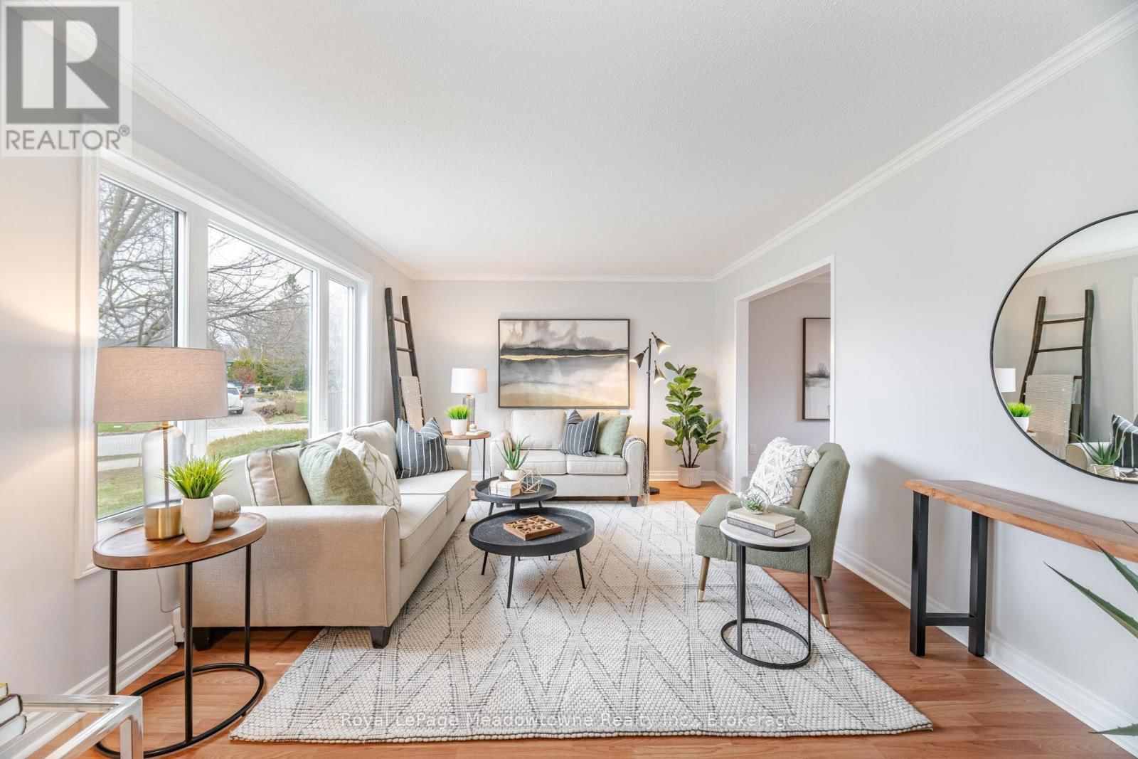 204 BOUSFIELD CRESCENT Image 12