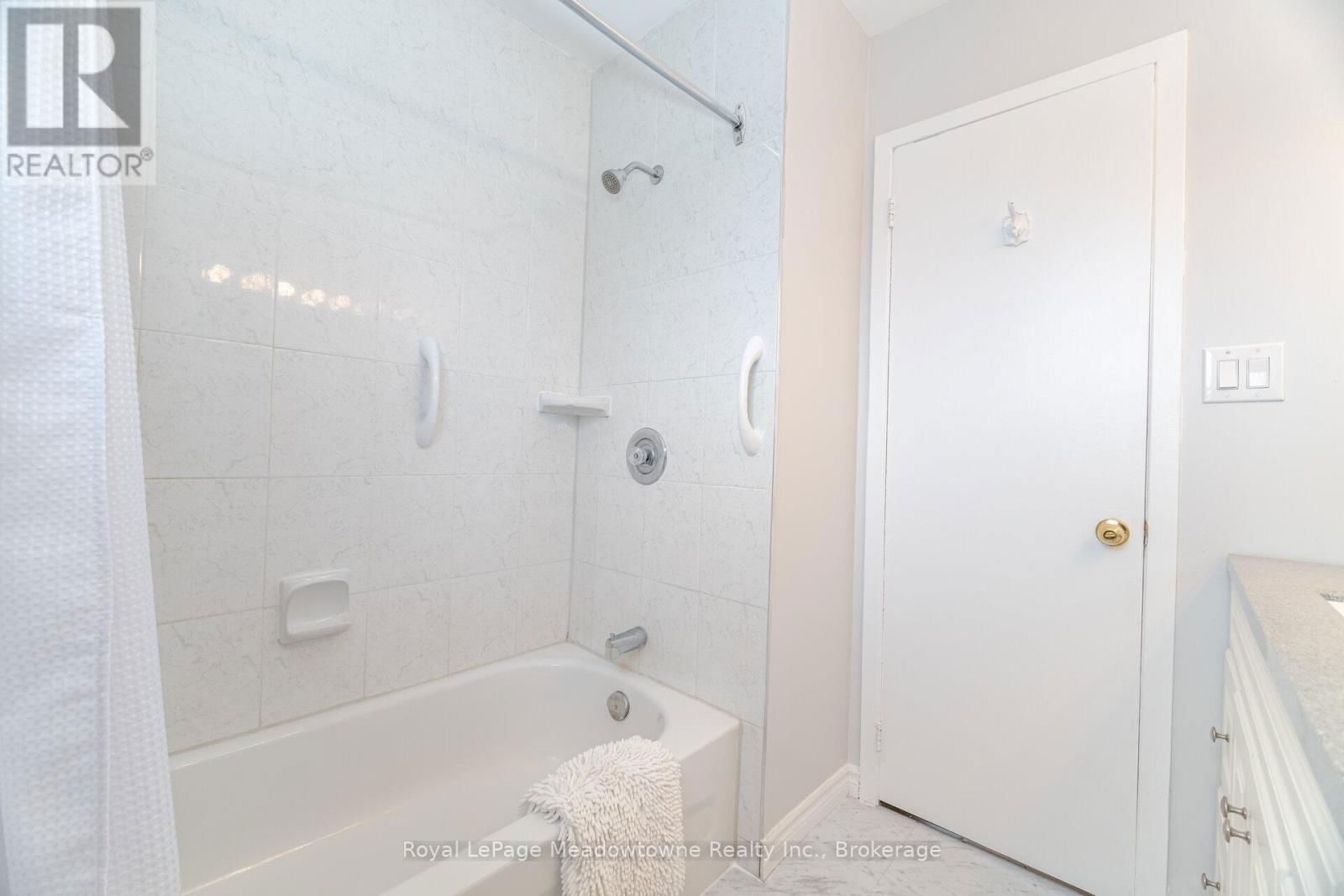 204 BOUSFIELD CRESCENT Image 32