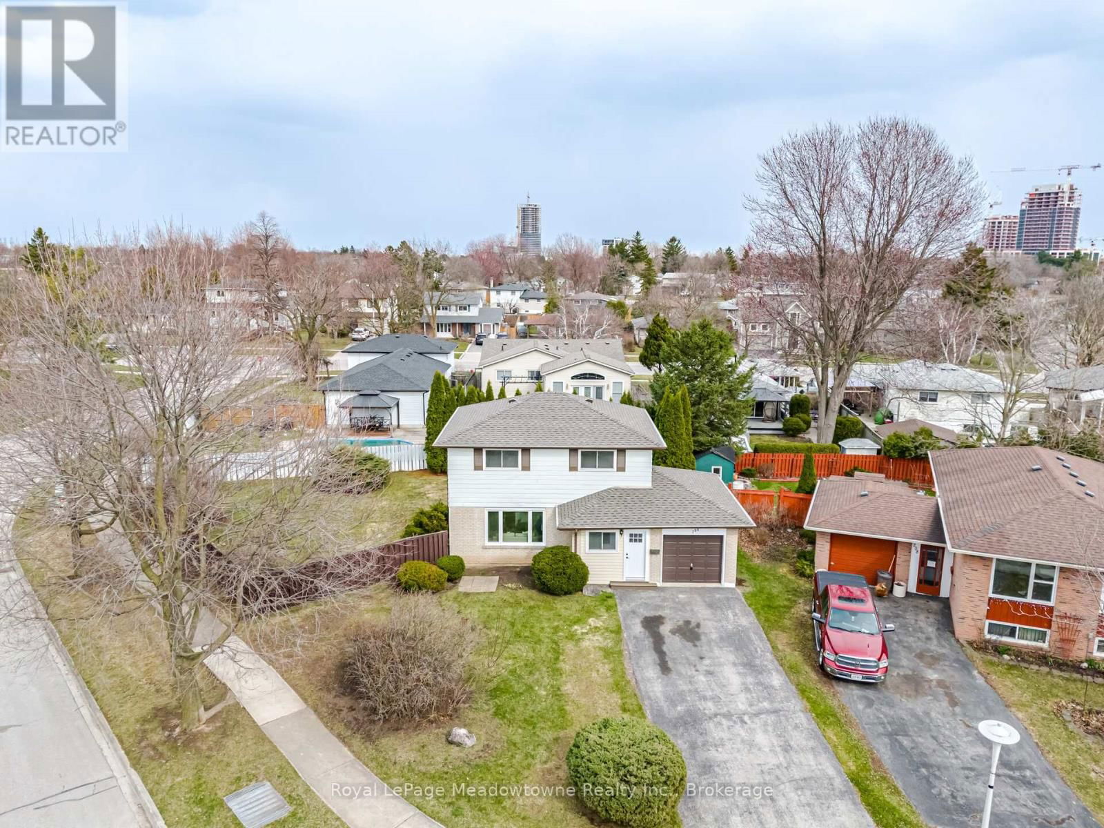 204 BOUSFIELD CRESCENT Image 4
