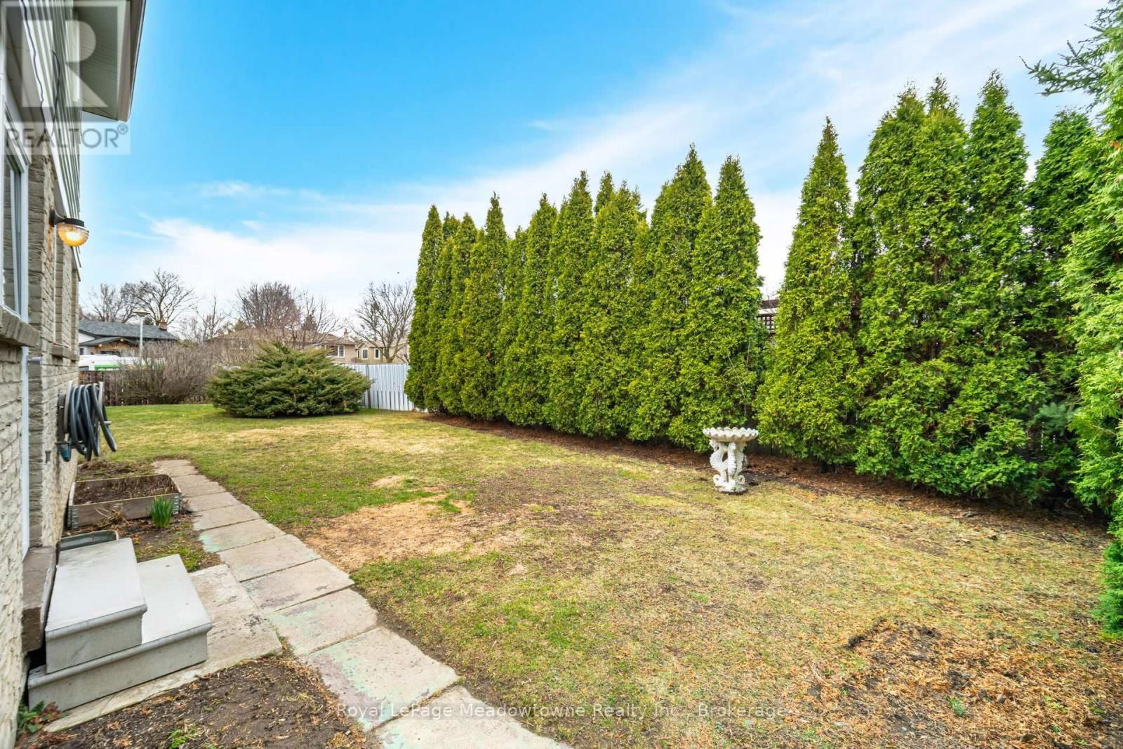 204 BOUSFIELD CRESCENT Image 44