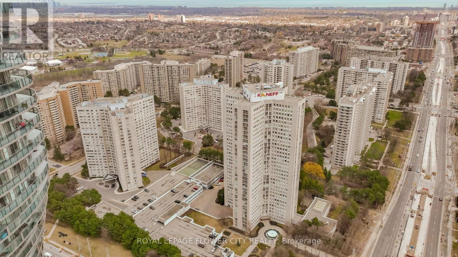 801 - 3650 KANEFF CRESCENT Image 35