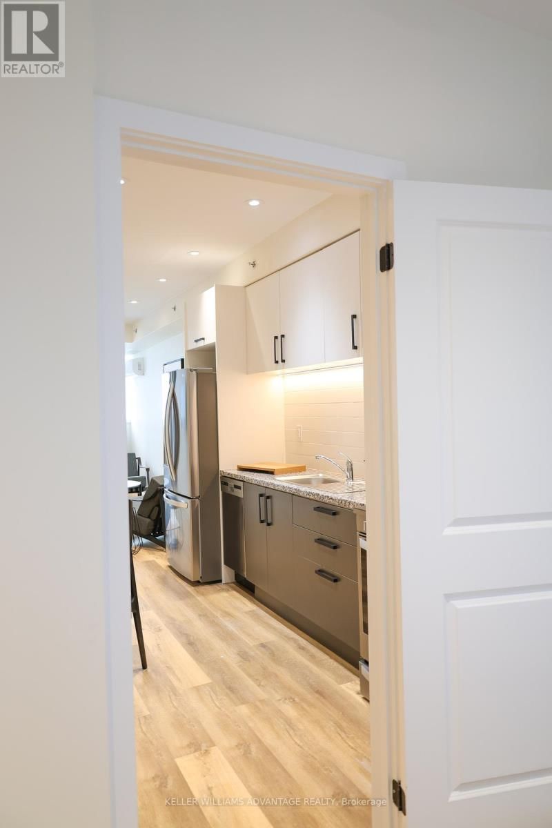 Unit 4 - 12 BATAVIA AVENUE Image 7
