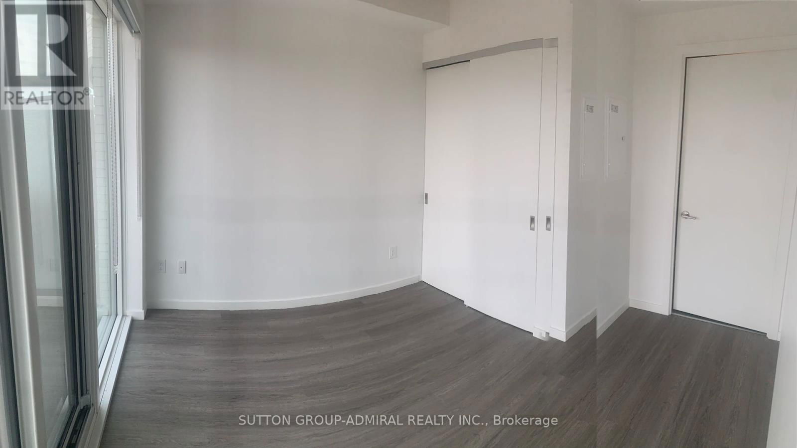 522 - 689 THE QUEENSWAY Image 8