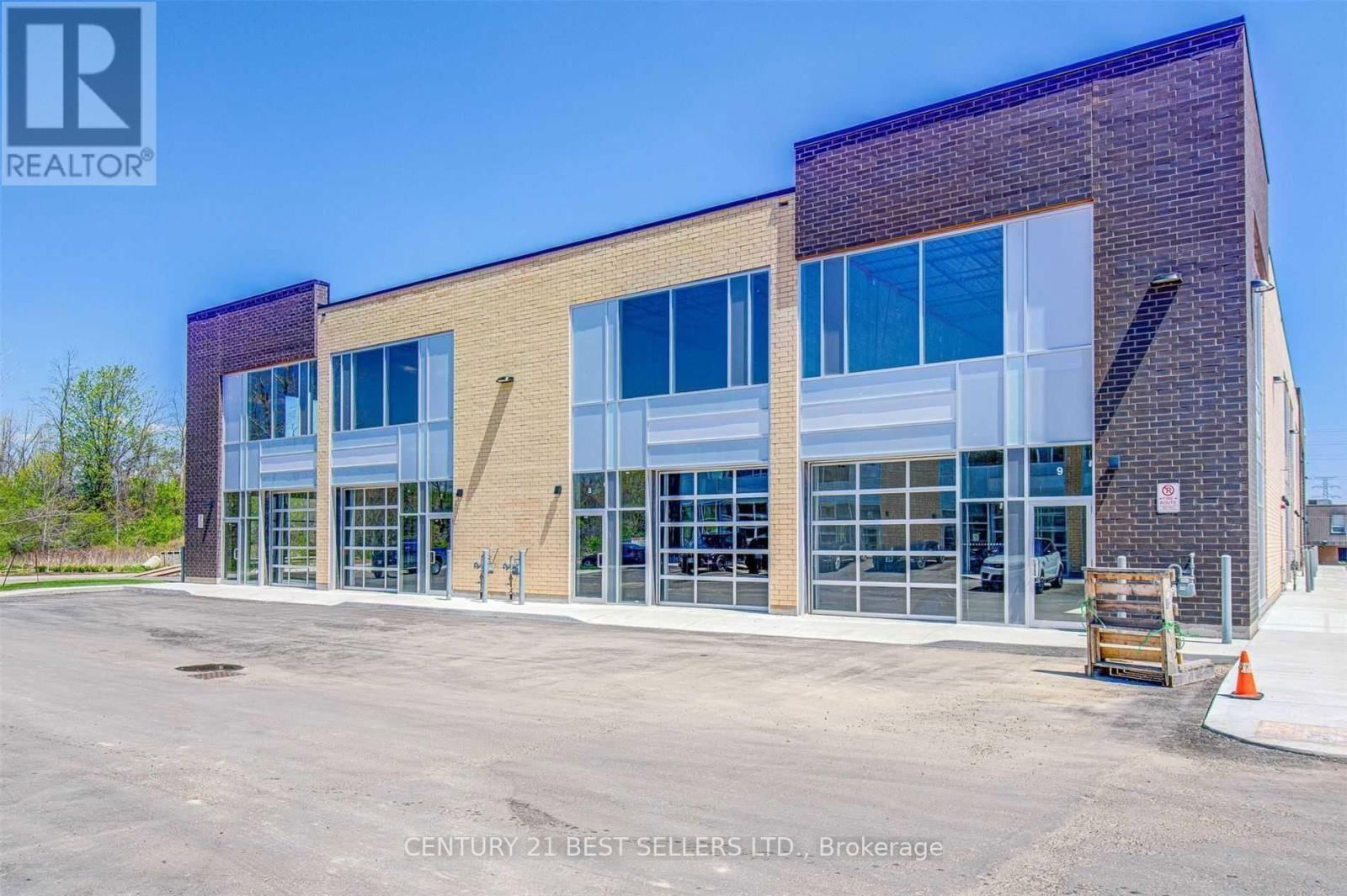 8 - 1162 KING ROAD Image 2