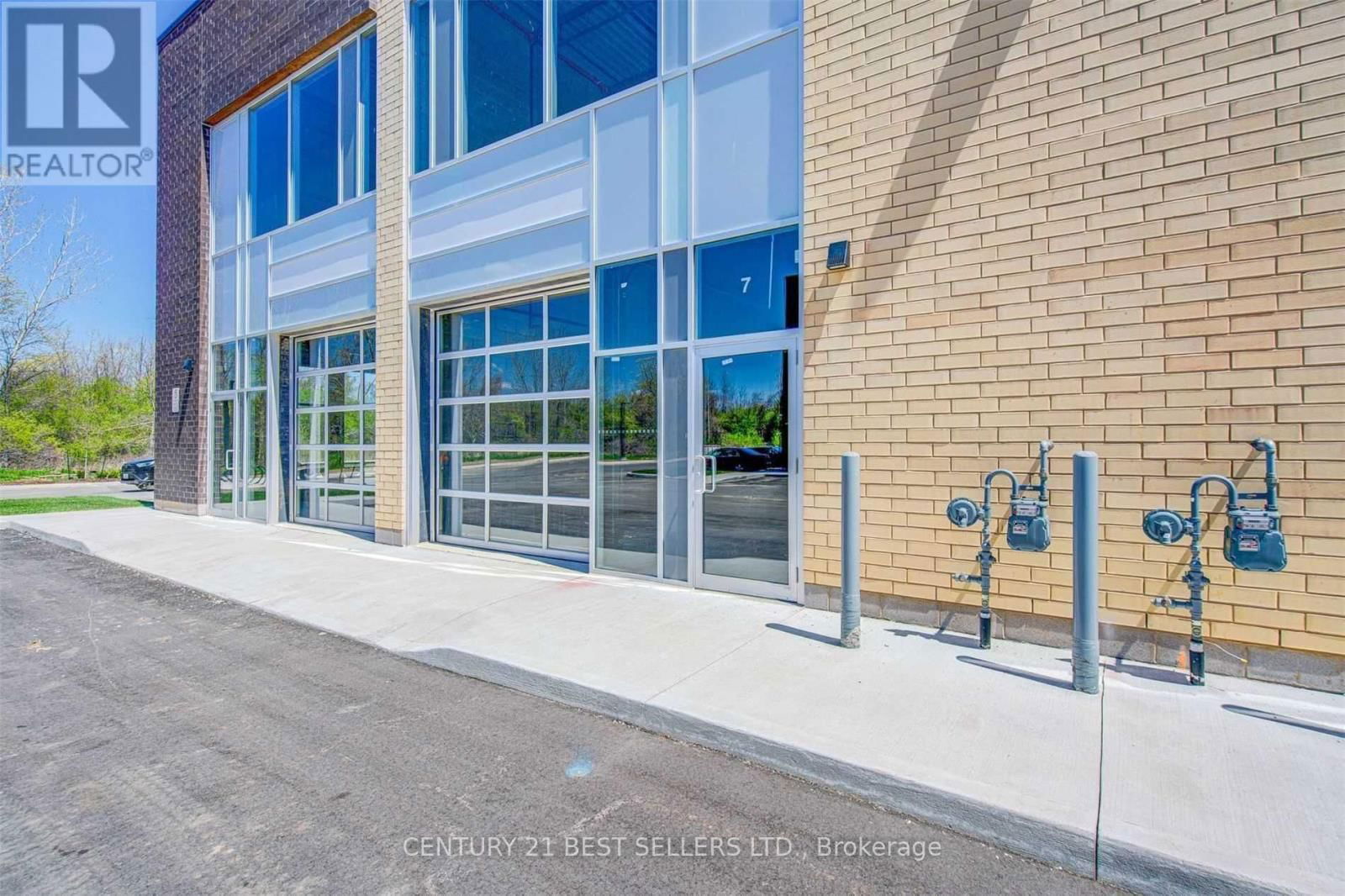 8 - 1162 KING ROAD Image 5
