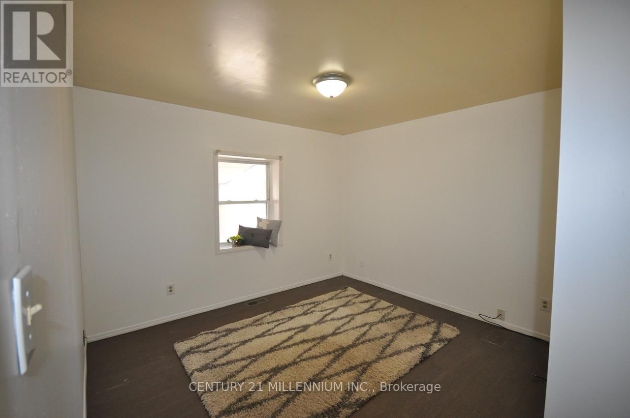30 CORBY CRESCENT Image 1