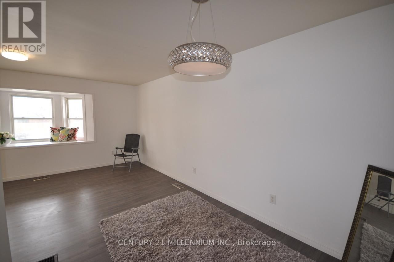 30 CORBY CRESCENT Image 10