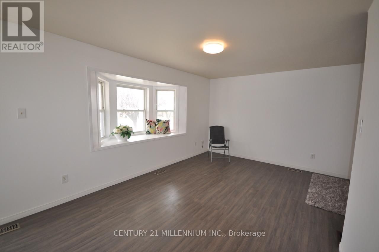 30 CORBY CRESCENT Image 12