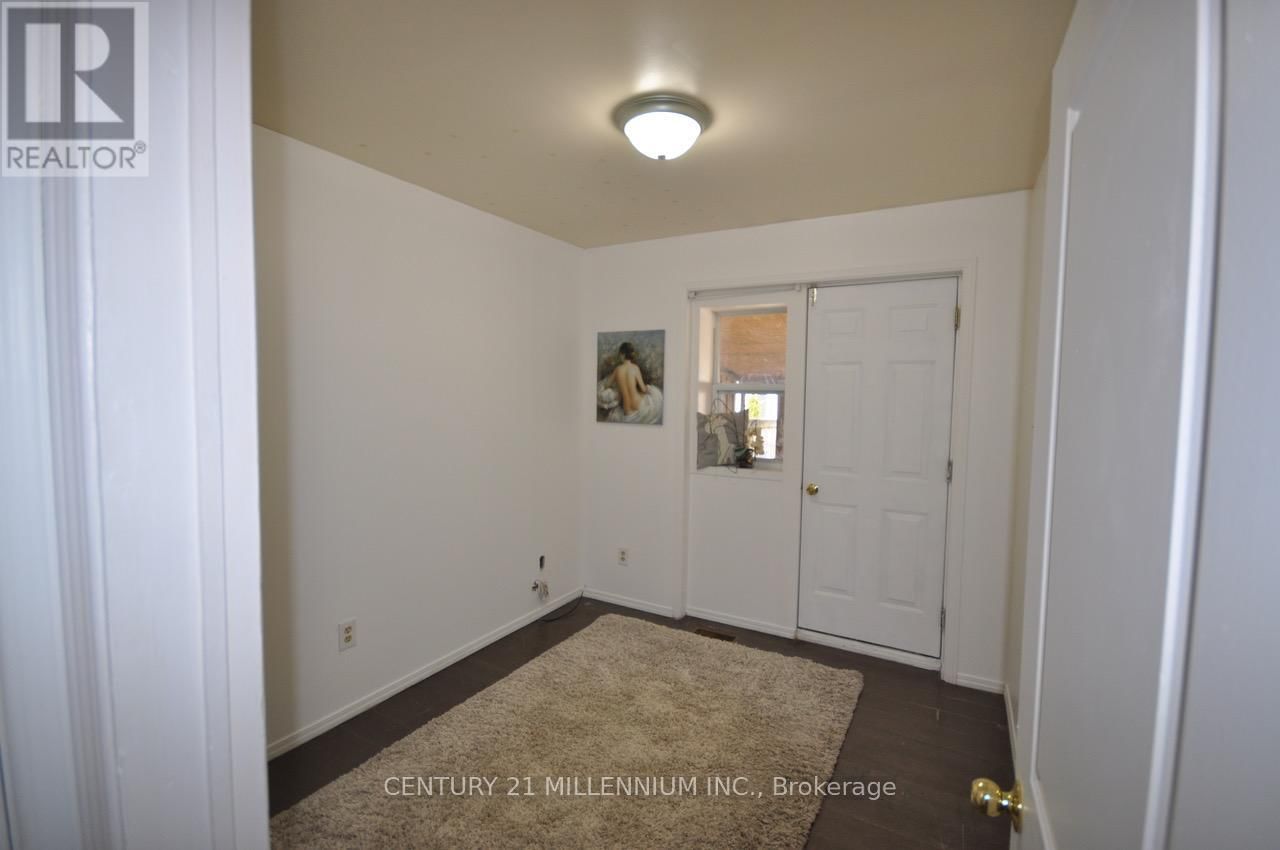 30 CORBY CRESCENT Image 18