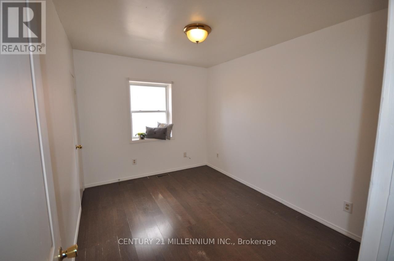 30 CORBY CRESCENT Image 2