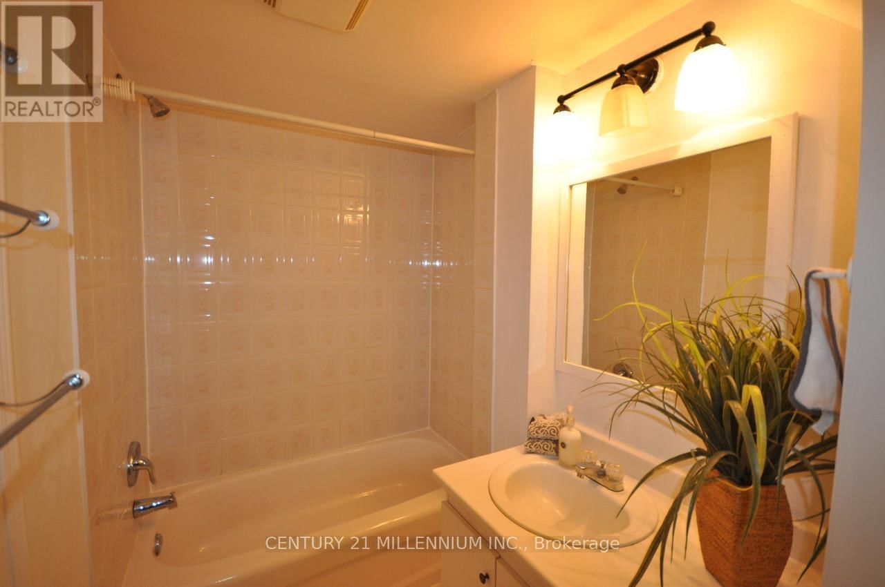 30 CORBY CRESCENT Image 4