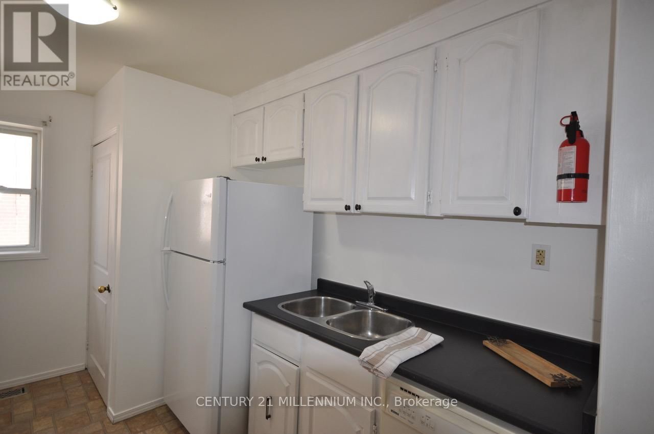 30 CORBY CRESCENT Image 7