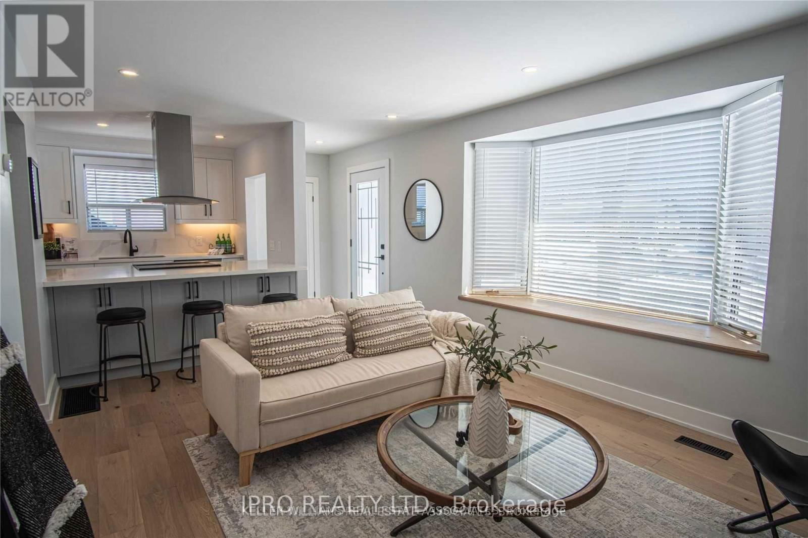 289 ELMWOOD CRESCENT Image 2