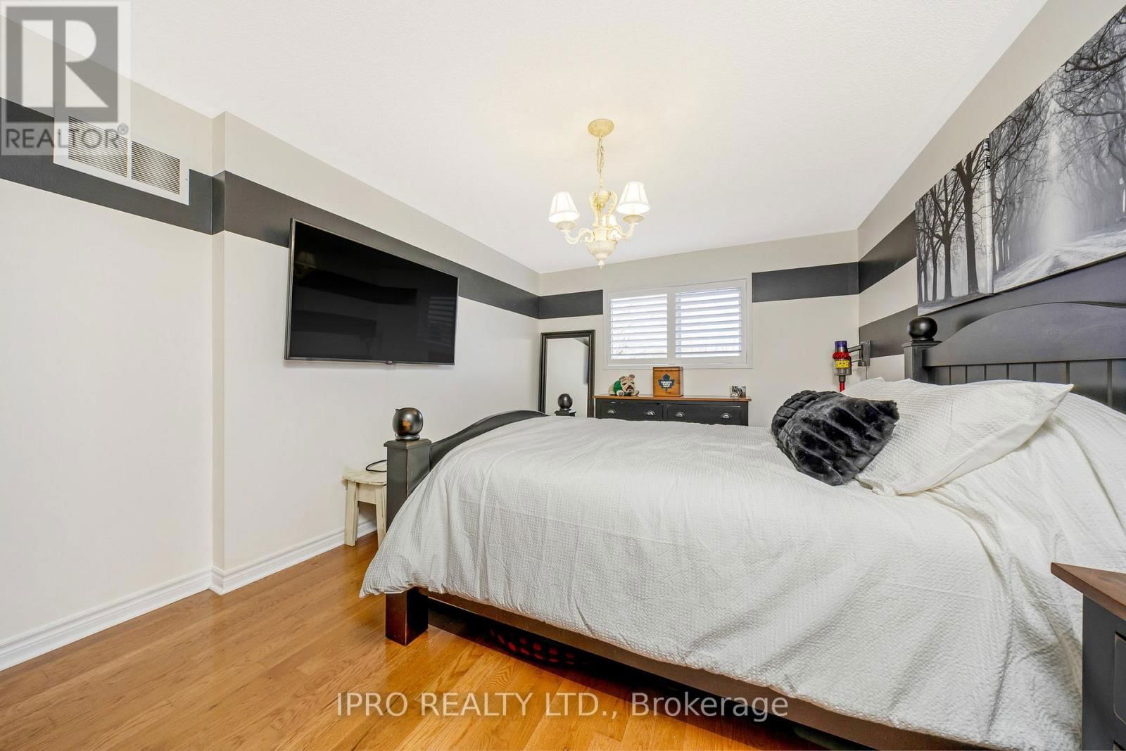 78 HARLEY AVENUE Image 24