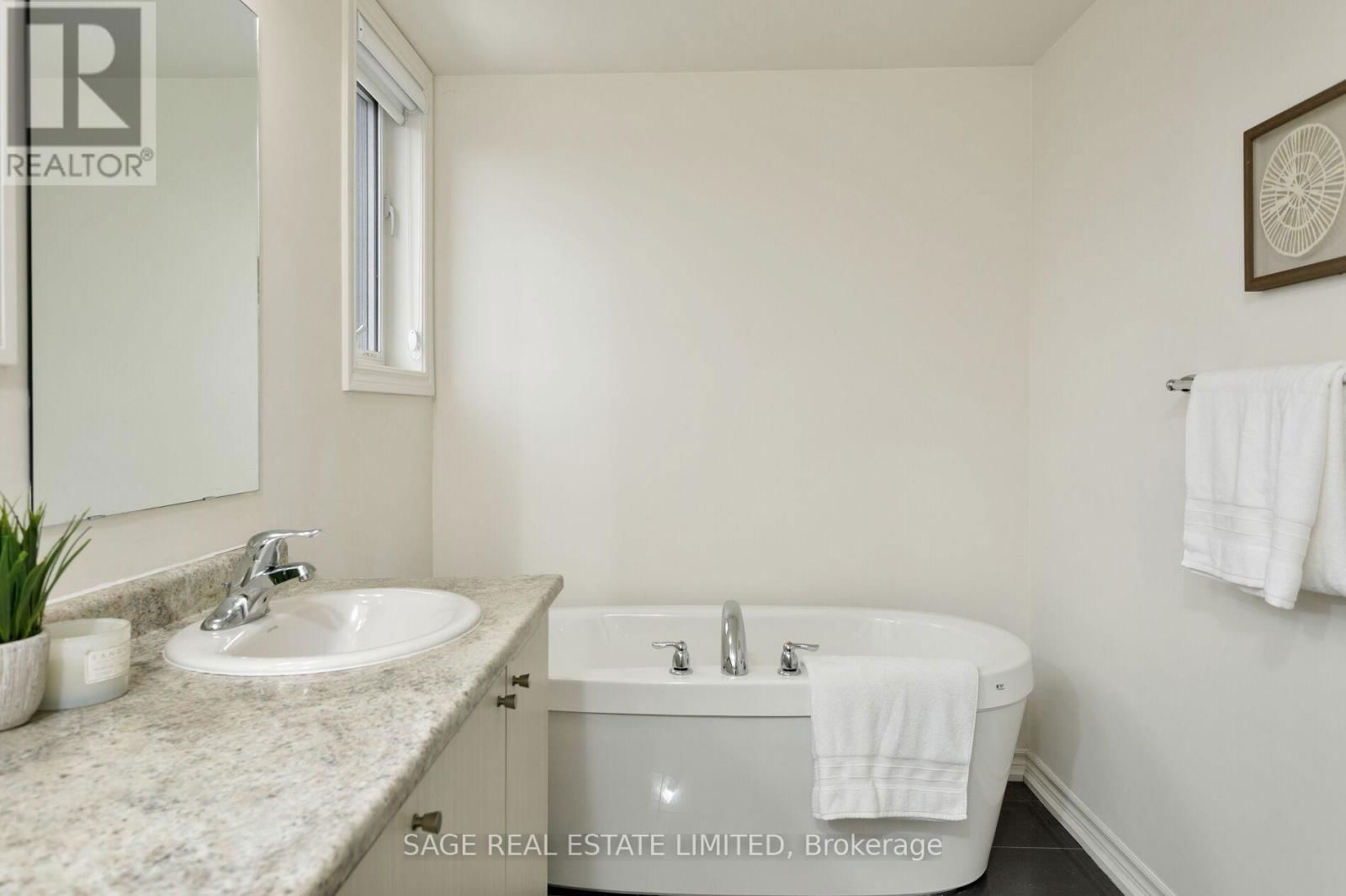 10 - 80 EASTWOOD PARK GARDENS Image 31