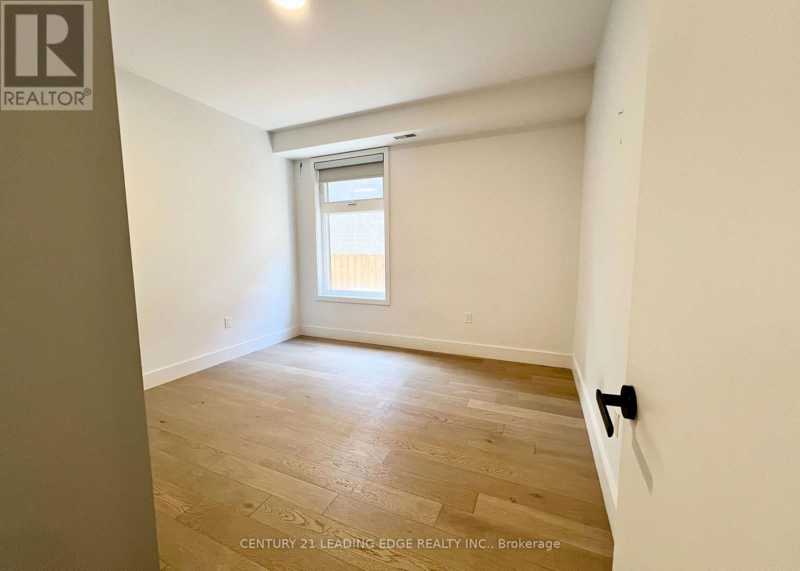 #1 - 909 CASTLEFIELD AVENUE Image 10