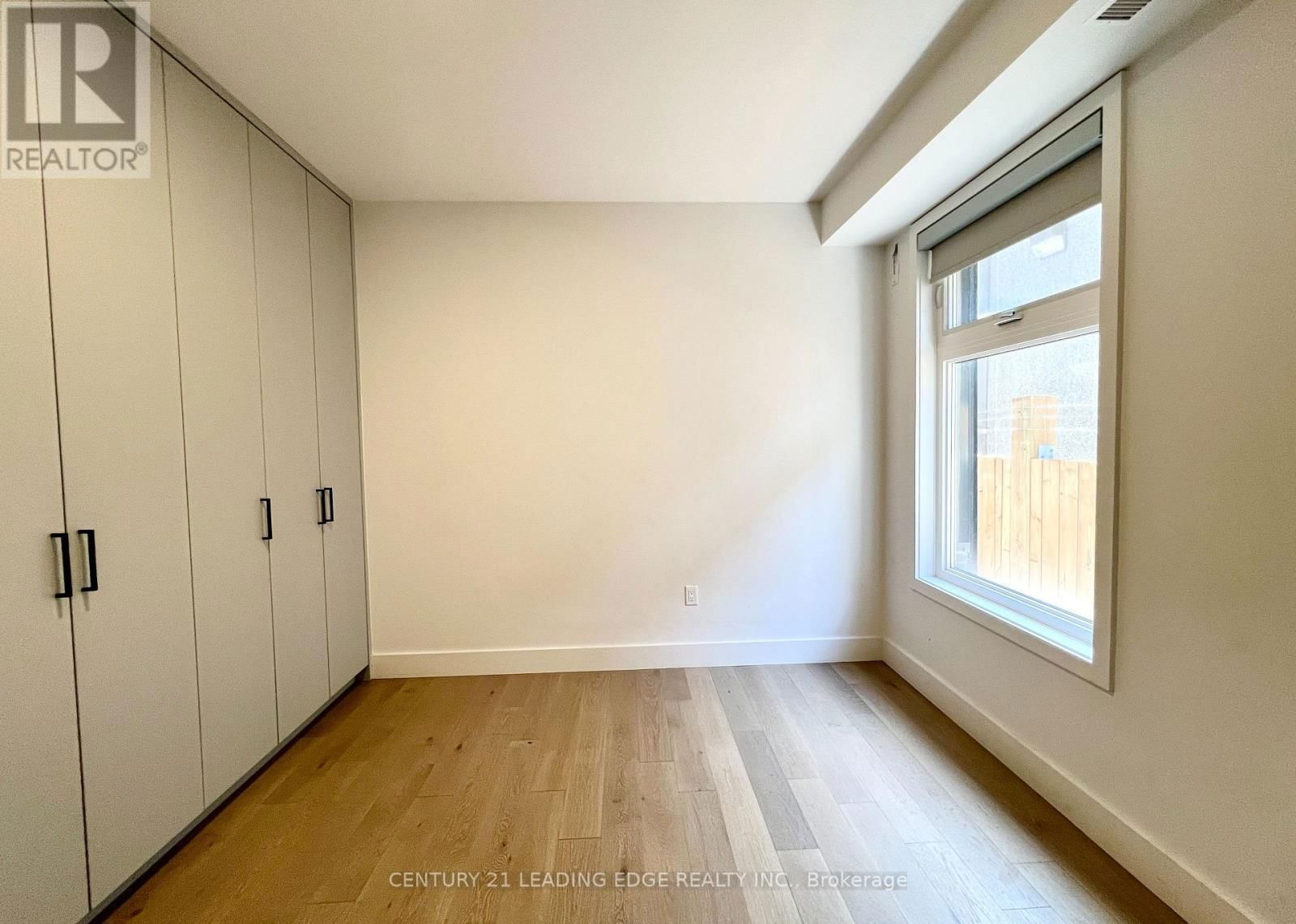 #1 - 909 CASTLEFIELD AVENUE Image 11