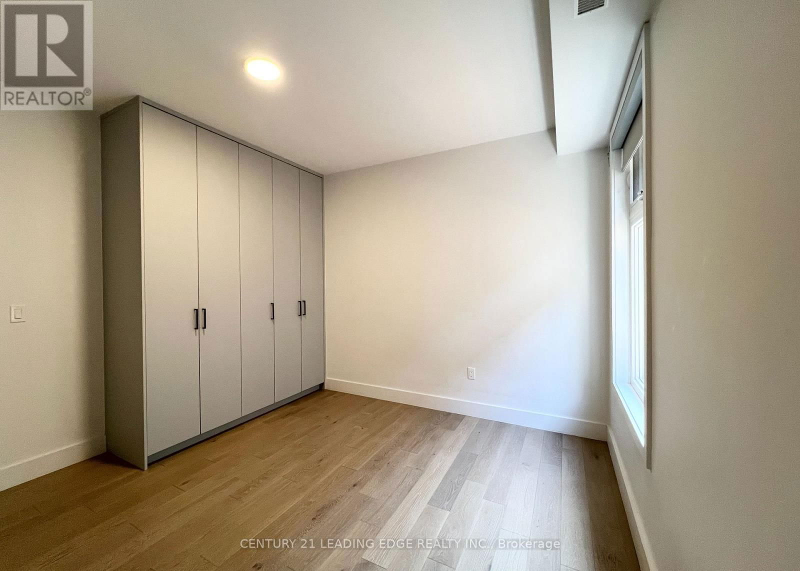 #1 - 909 CASTLEFIELD AVENUE Image 12