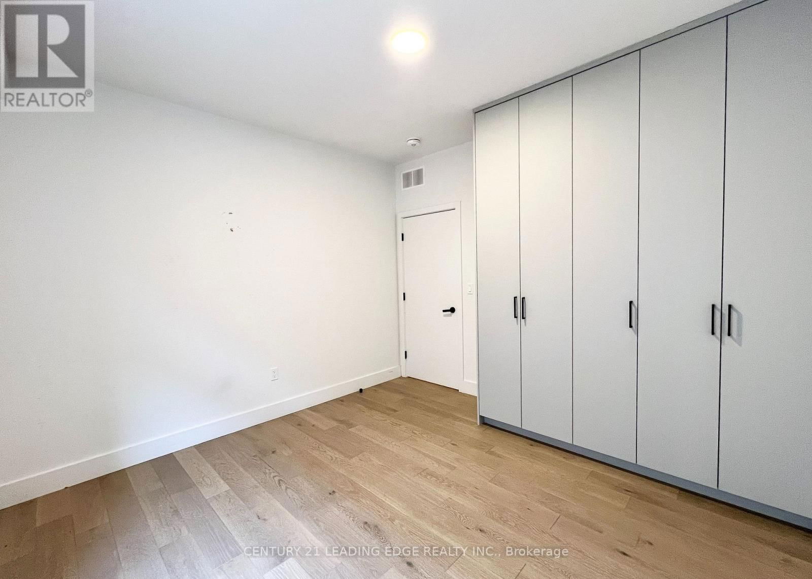 #1 - 909 CASTLEFIELD AVENUE Image 13