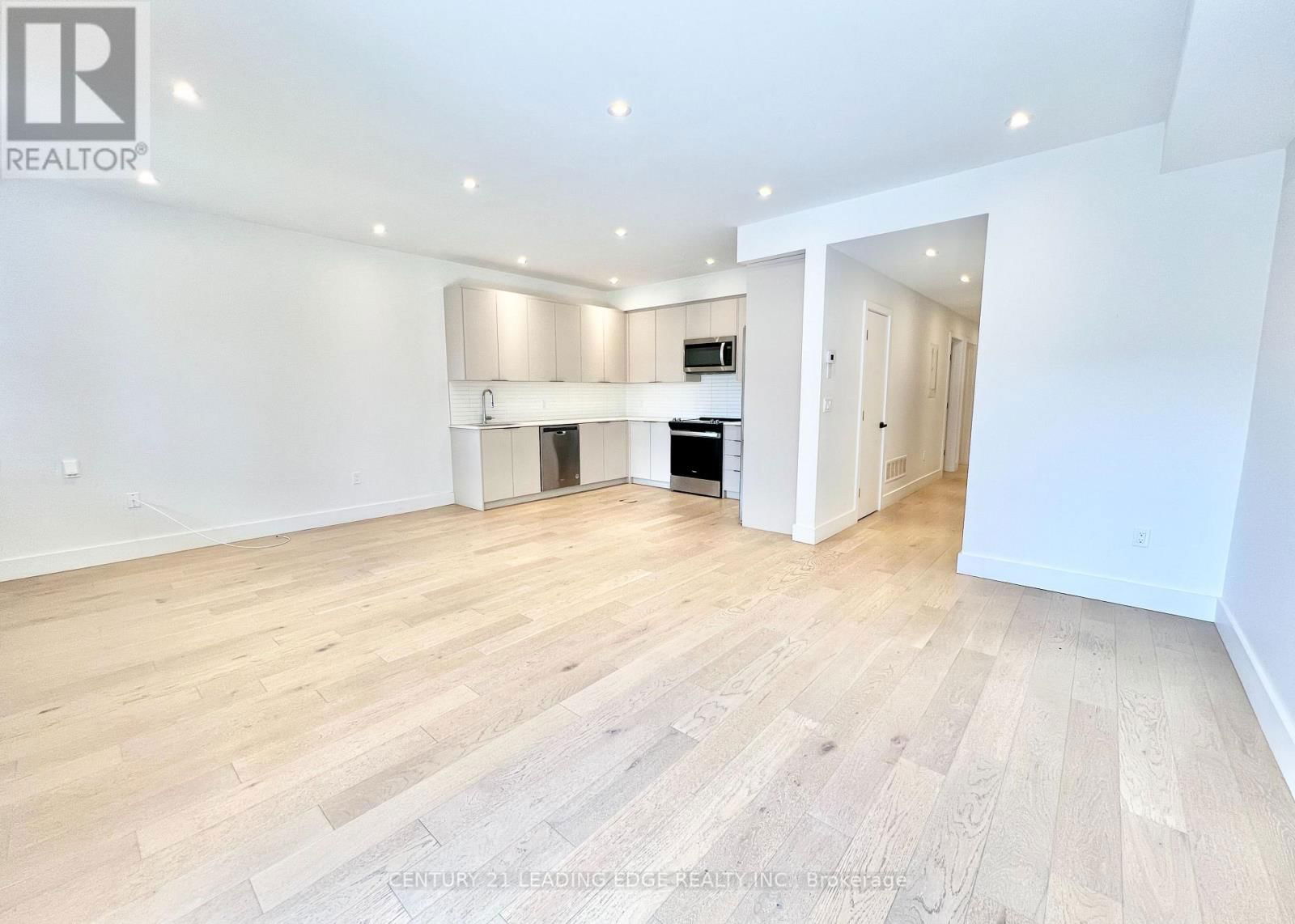 #1 - 909 CASTLEFIELD AVENUE Image 17