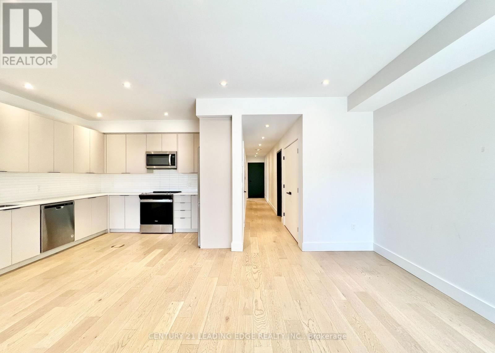 #1 - 909 CASTLEFIELD AVENUE Image 18
