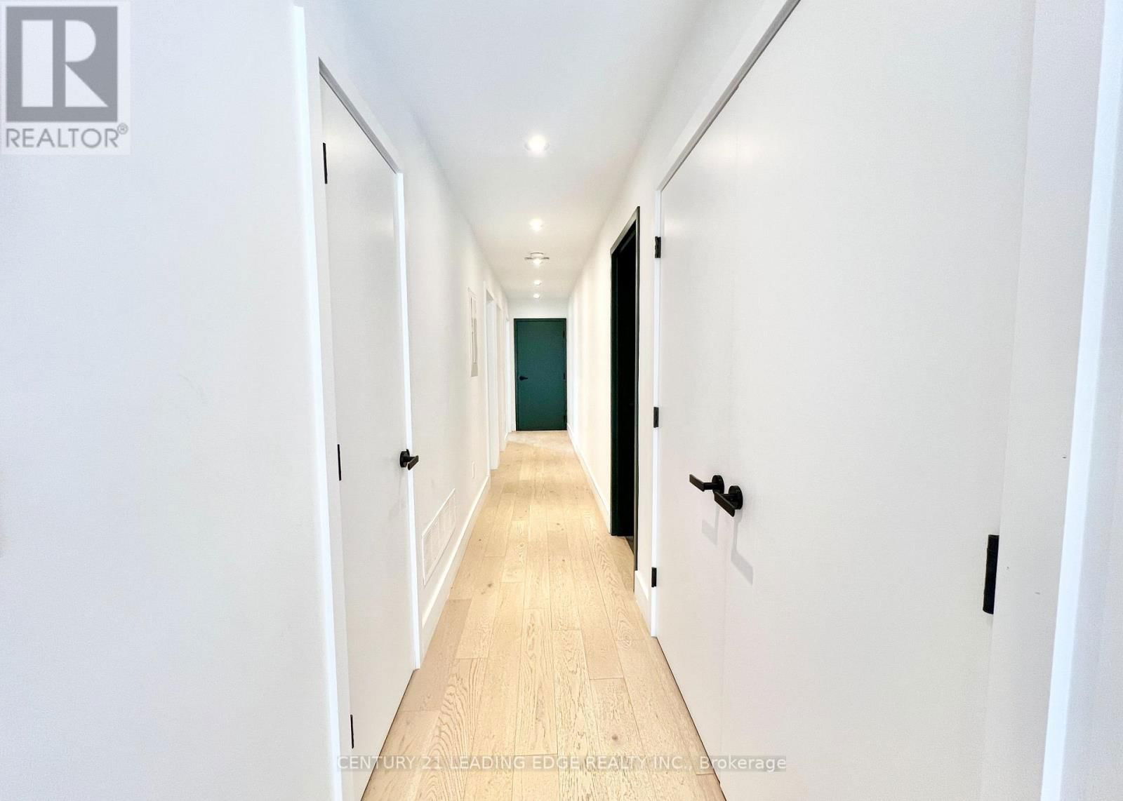 #1 - 909 CASTLEFIELD AVENUE Image 19