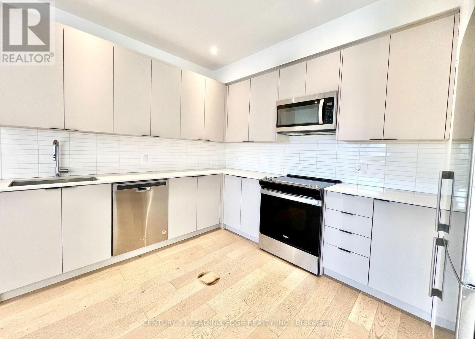 #1 - 909 CASTLEFIELD AVENUE Image 2