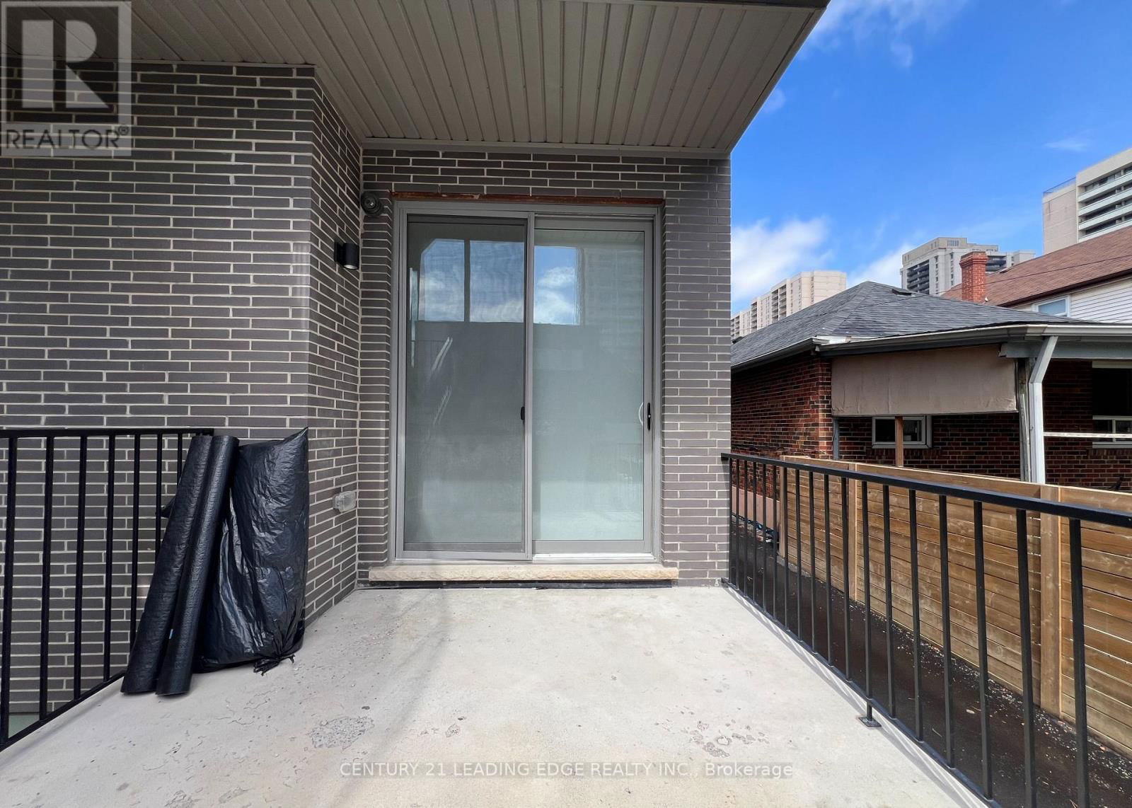 #1 - 909 CASTLEFIELD AVENUE Image 20