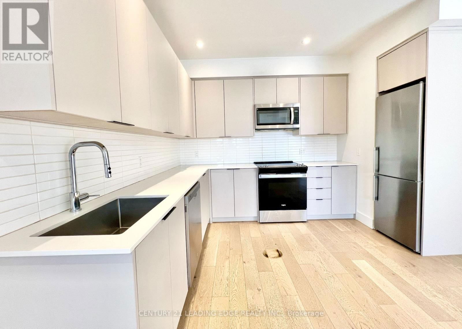 #1 - 909 CASTLEFIELD AVENUE Image 3