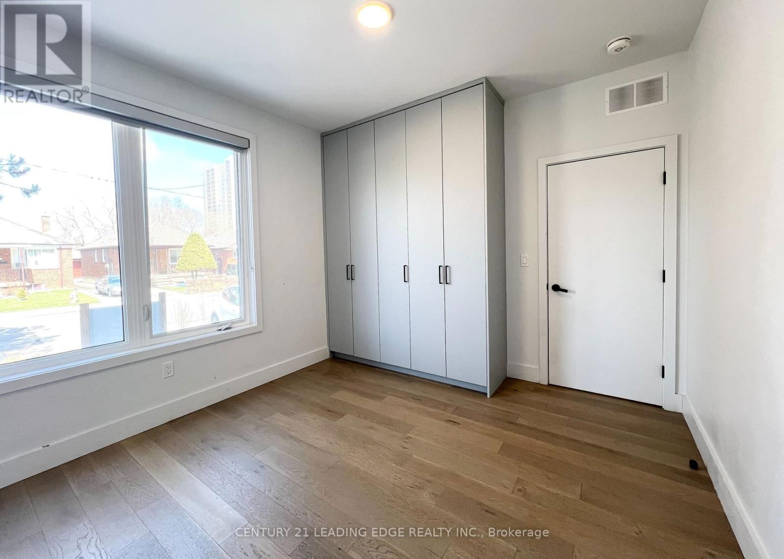 #1 - 909 CASTLEFIELD AVENUE Image 5