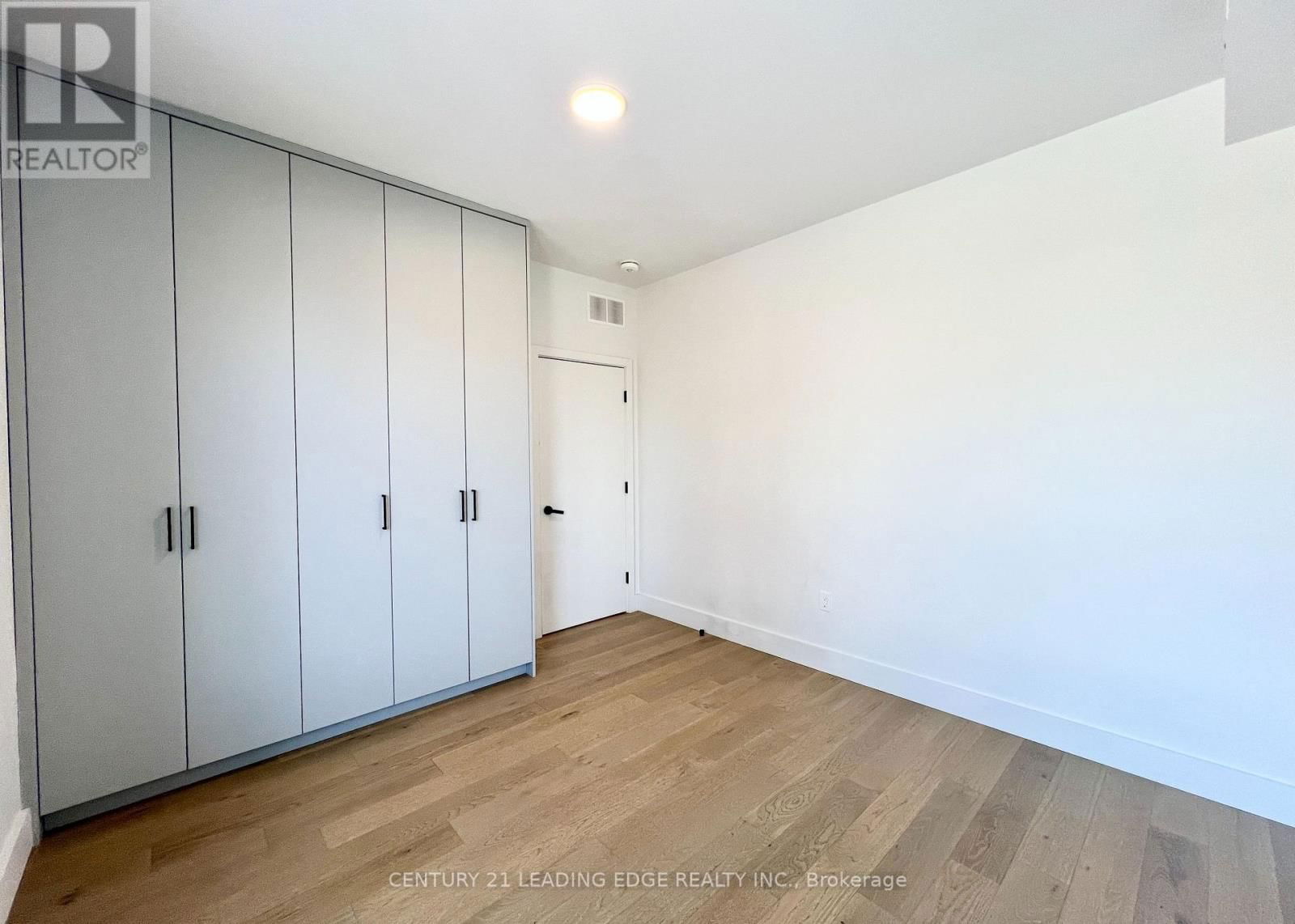 #1 - 909 CASTLEFIELD AVENUE Image 7