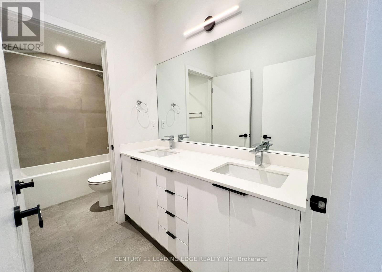 #1 - 909 CASTLEFIELD AVENUE Image 8