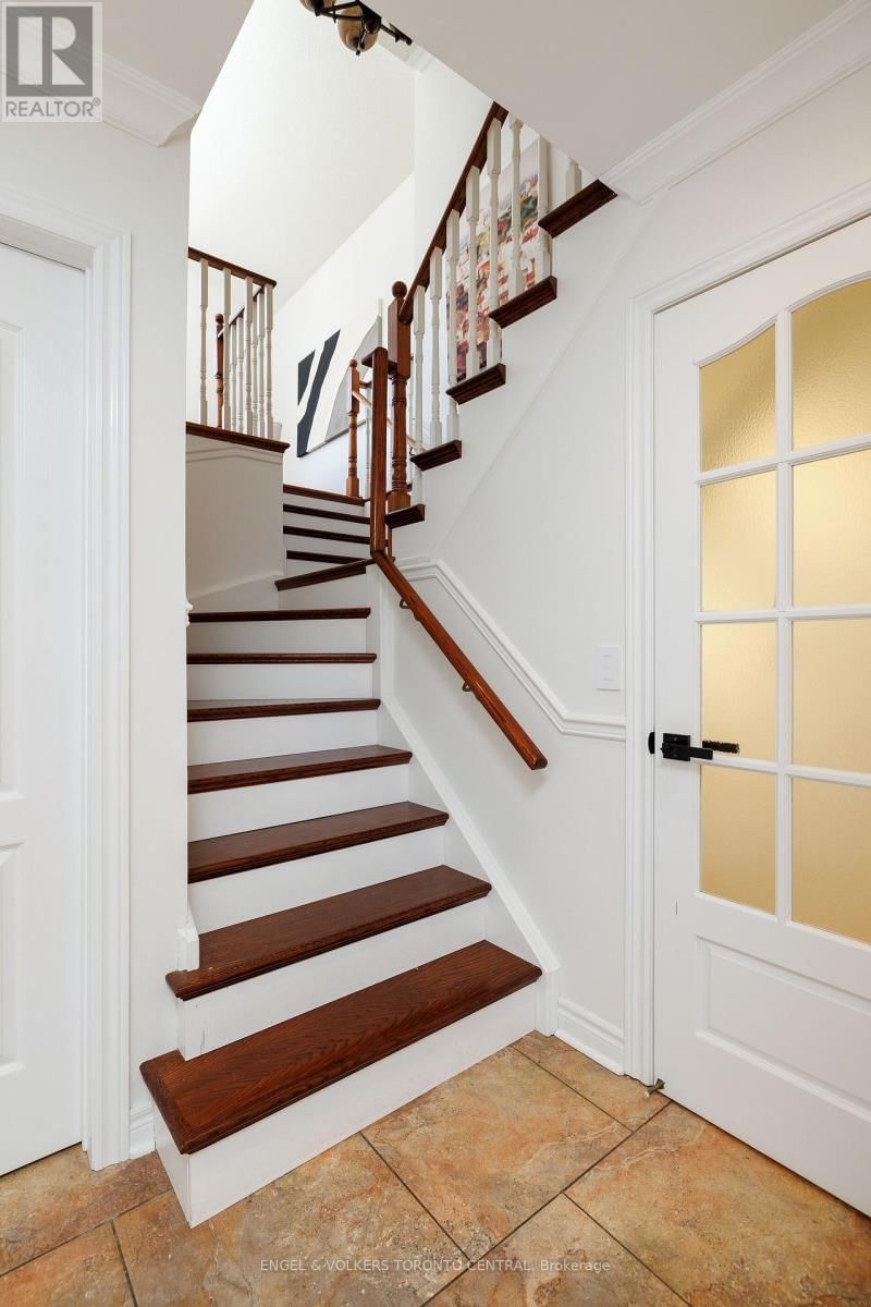 2317 YORKTOWN CIRCLE Image 22