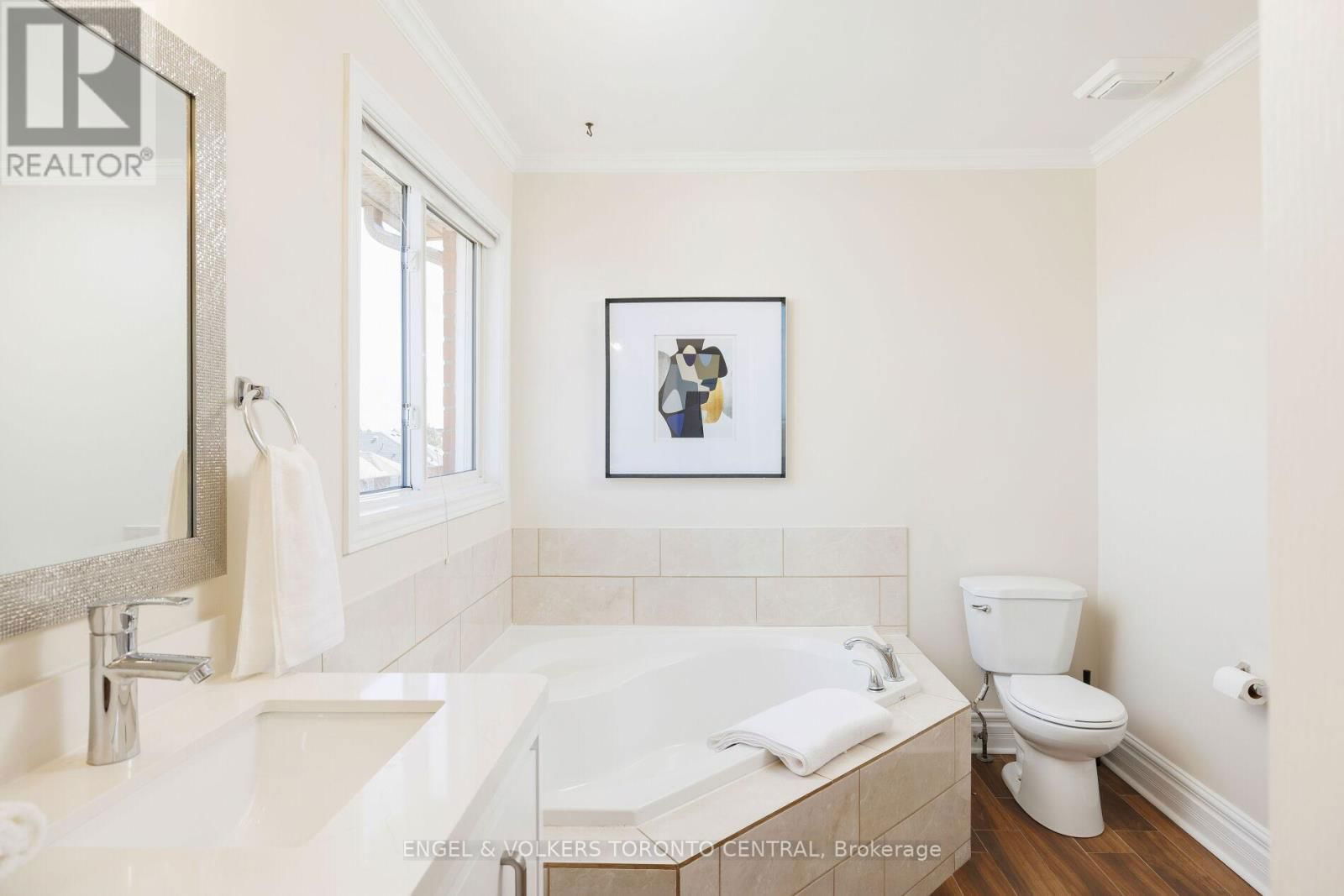 2317 YORKTOWN CIRCLE Image 35