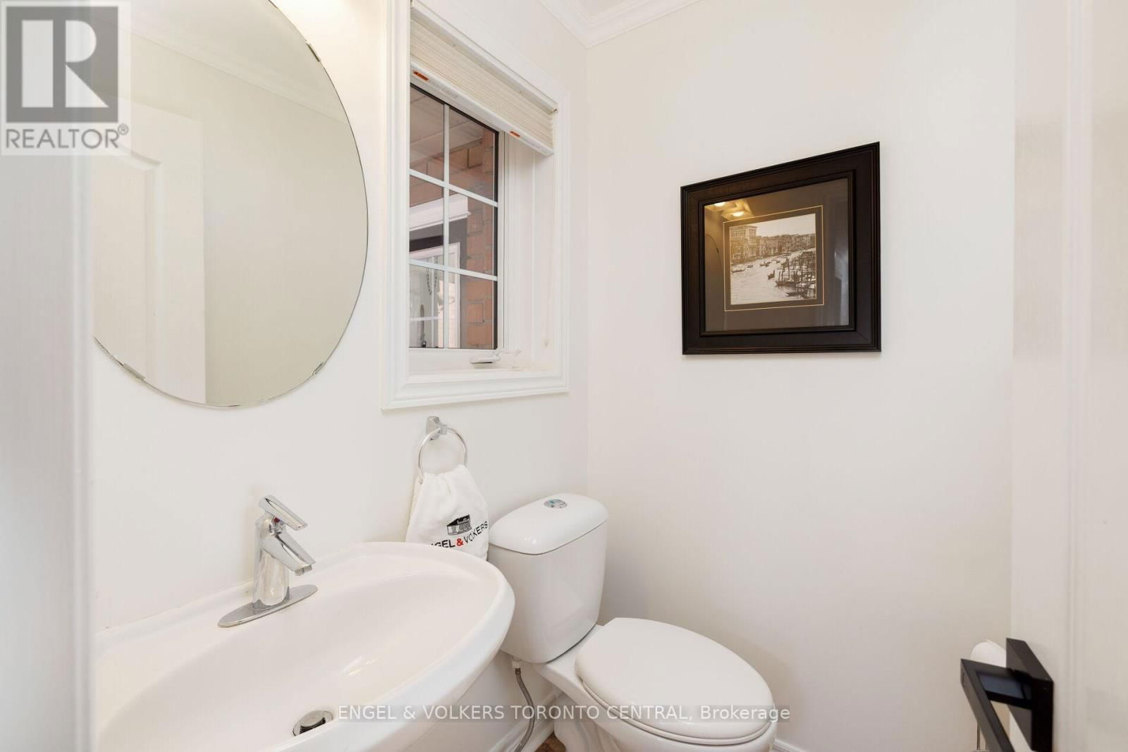 2317 YORKTOWN CIRCLE Image 37