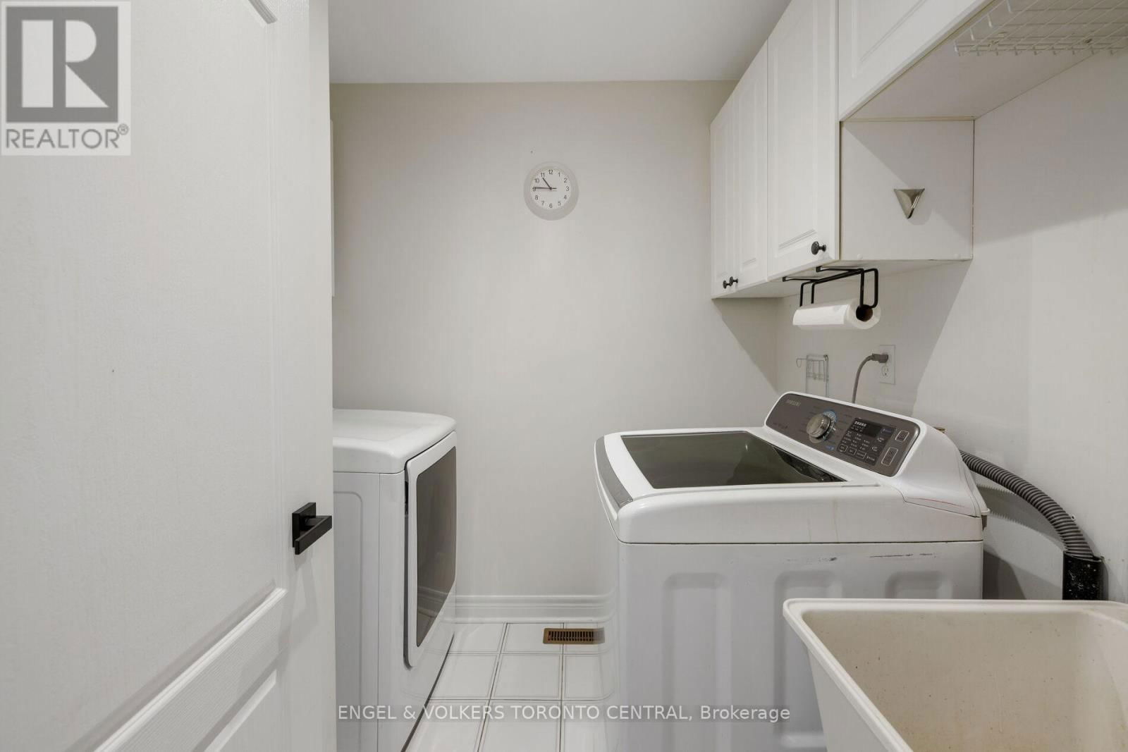 2317 YORKTOWN CIRCLE Image 38