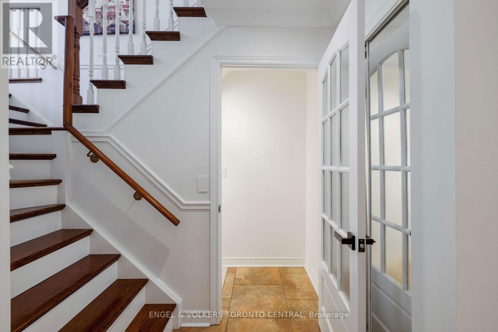 2317 YORKTOWN CIRCLE Image 39