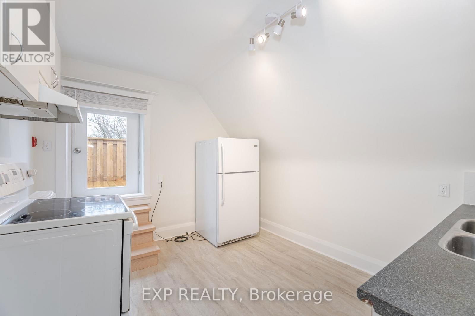 3rd Fl - 174 EVELYN AVENUE Image 8