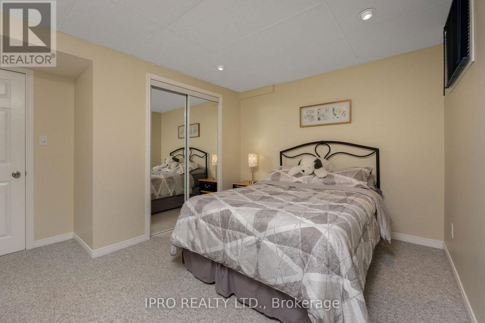 1 LINDHURST STREET Image 25
