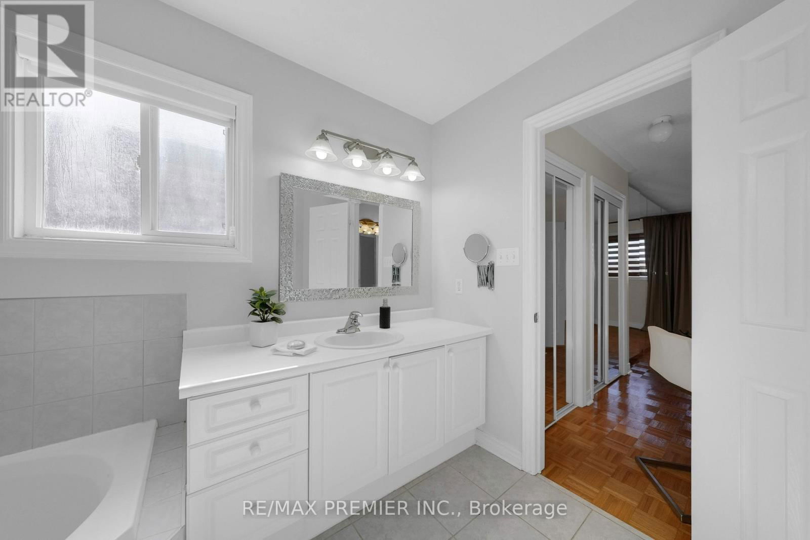 16 SHADY GLEN CRESCENT Image 37