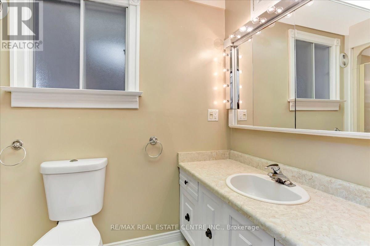 485 GOWLAND CRESCENT Image 31