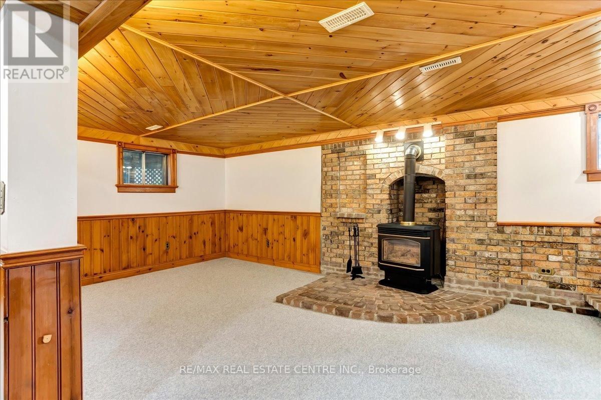 485 GOWLAND CRESCENT Image 35