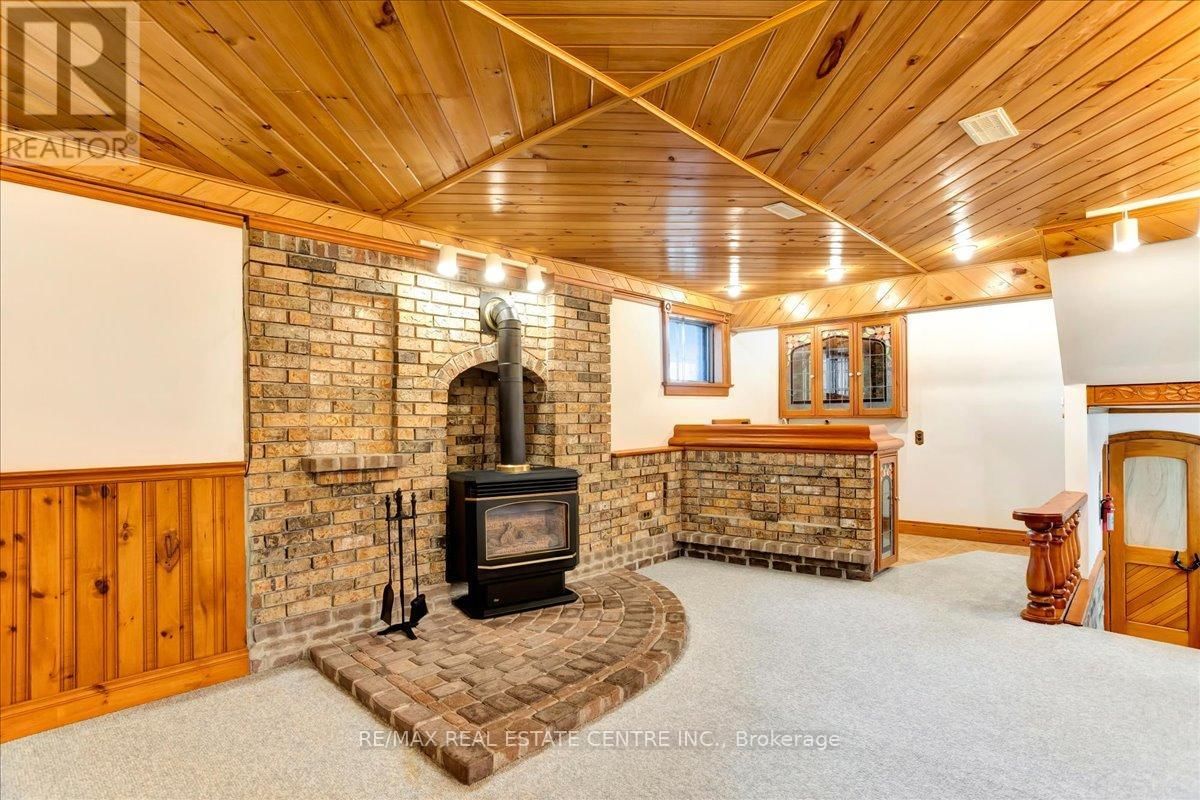 485 GOWLAND CRESCENT Image 36