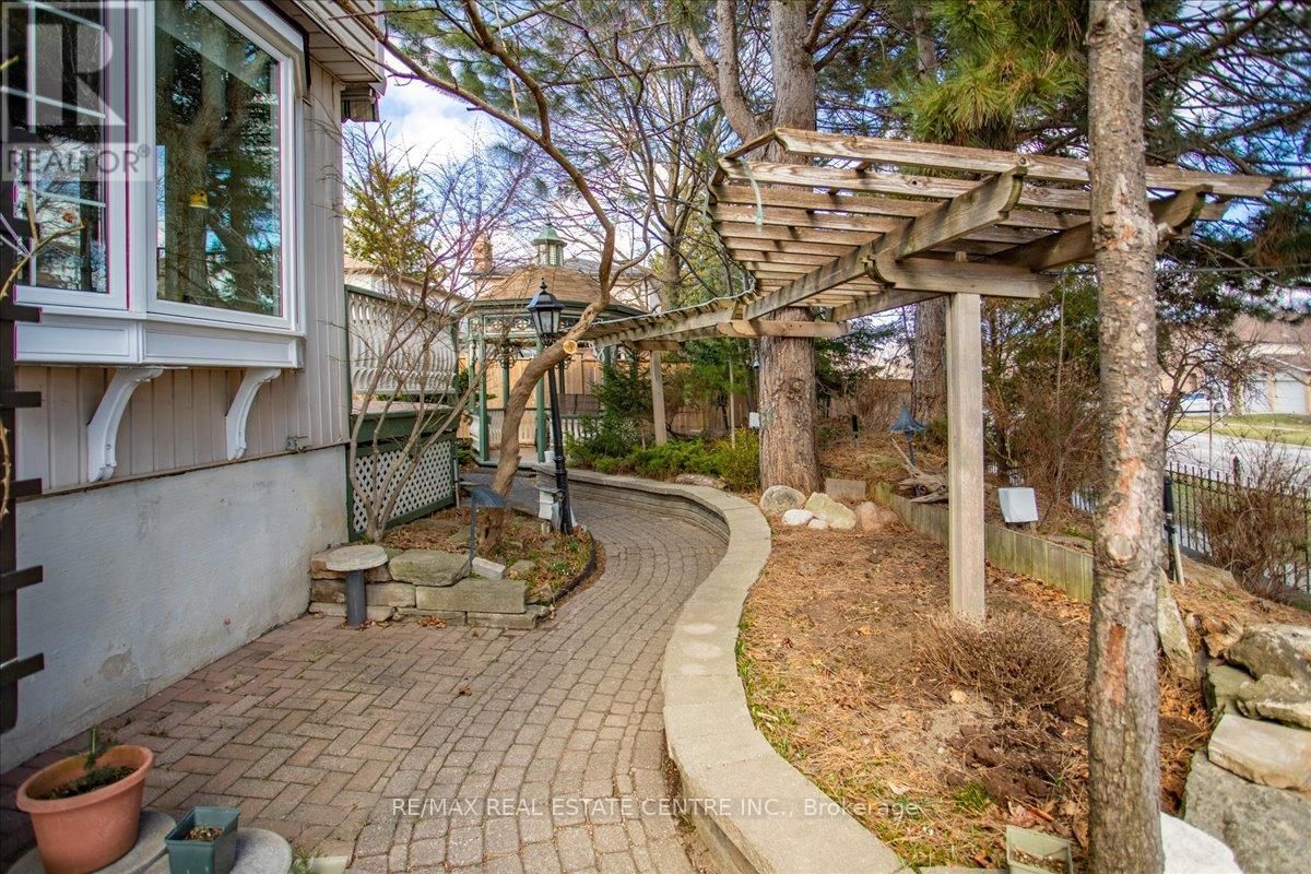 485 GOWLAND CRESCENT Image 44