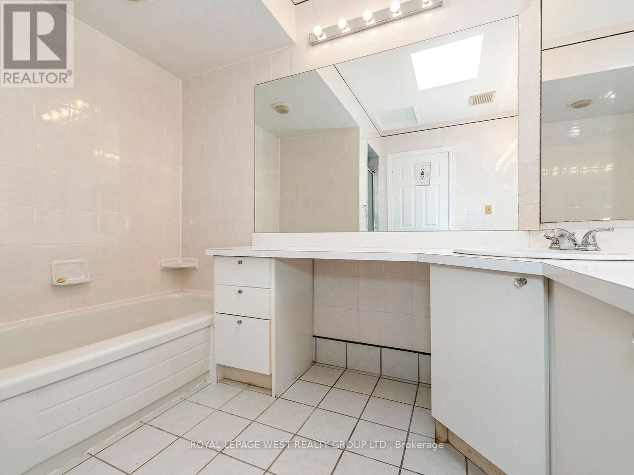 42 TILDEN CRESCENT NORTH Image 30