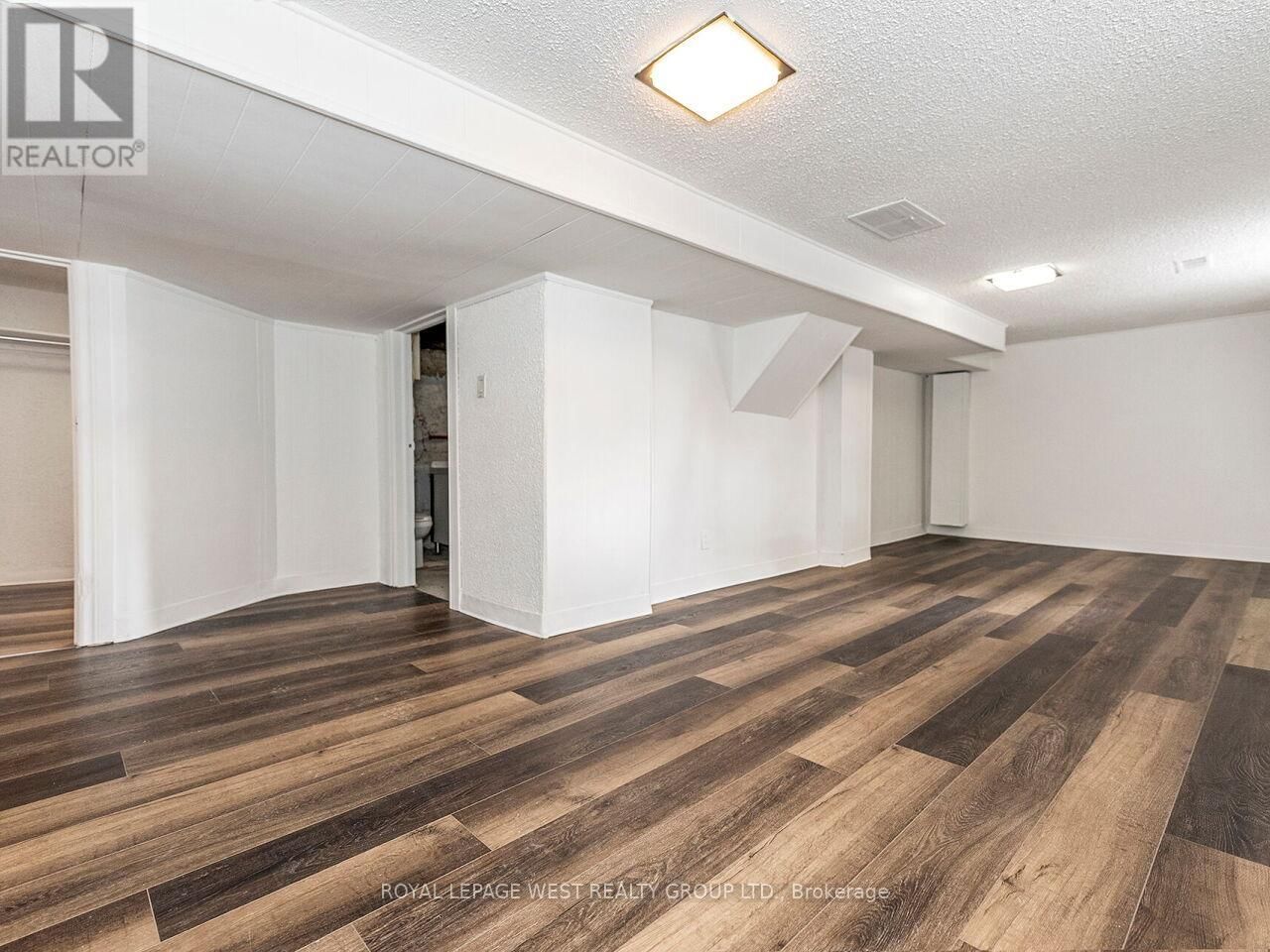42 TILDEN CRESCENT NORTH Image 32