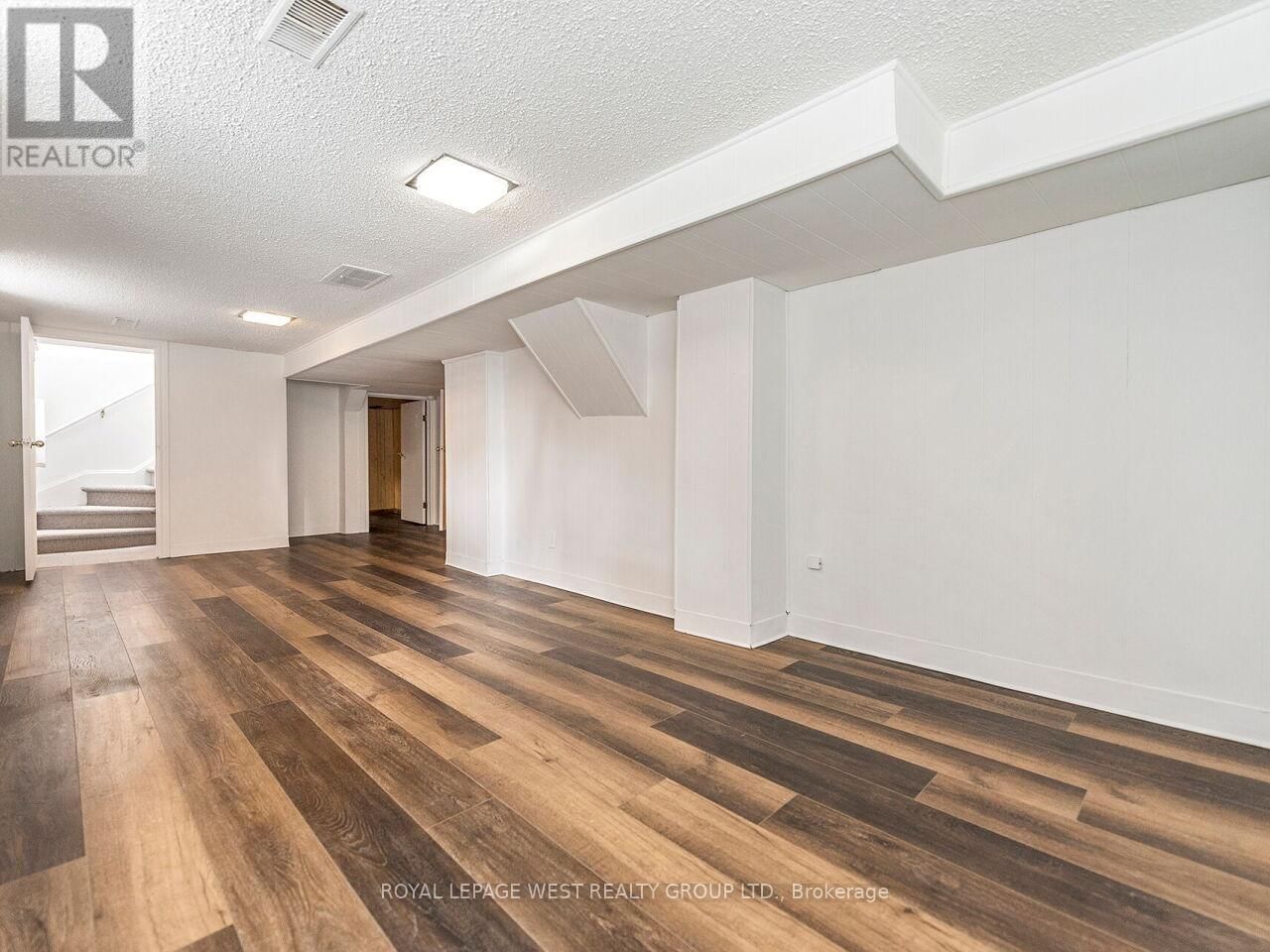 42 TILDEN CRESCENT NORTH Image 33
