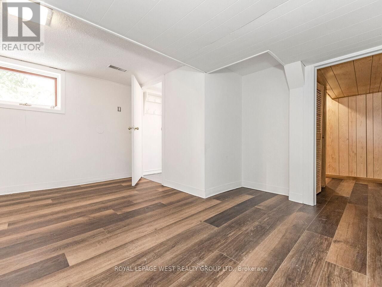 42 TILDEN CRESCENT NORTH Image 35