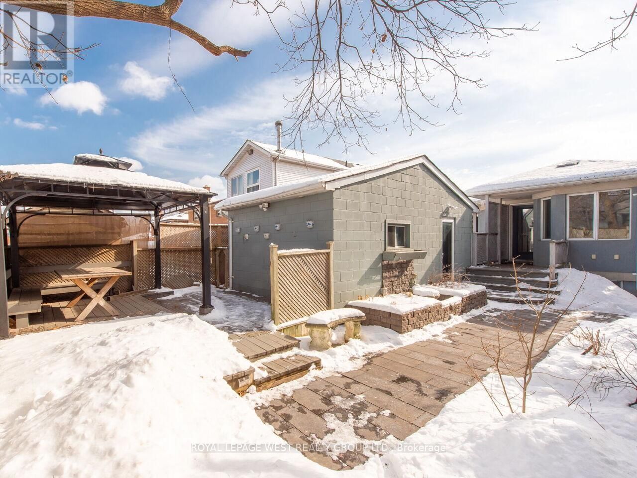 42 TILDEN CRESCENT NORTH Image 44